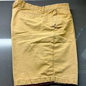 Gap Classic Khaki Chino Shorts Size: 42 Waist